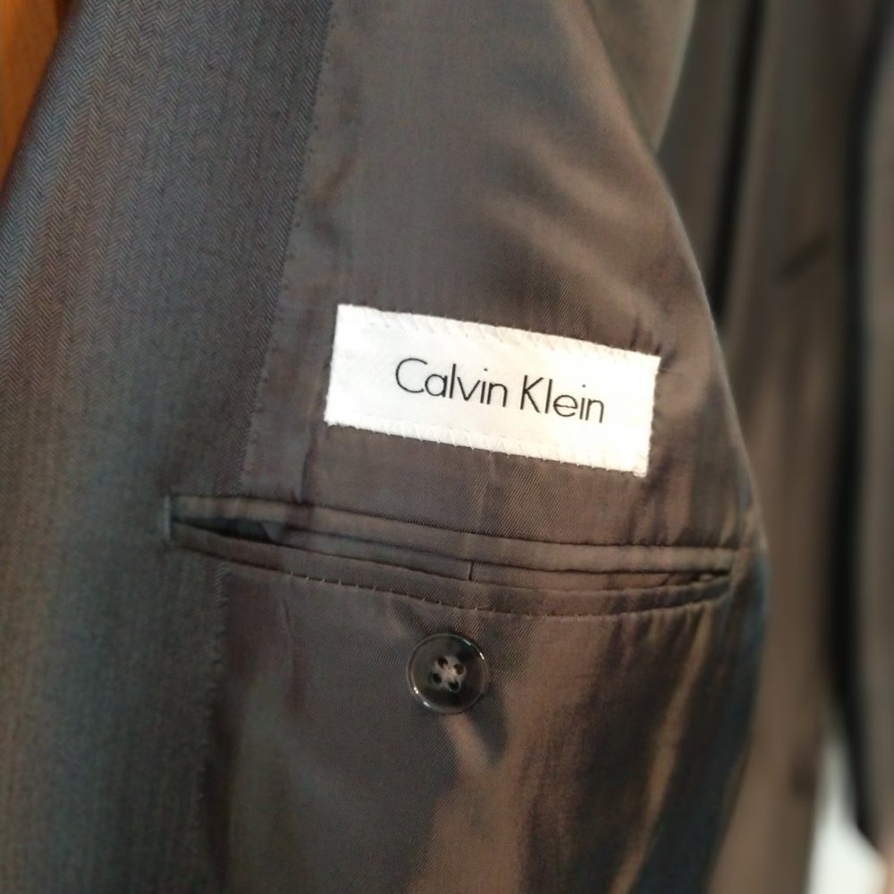 Calvin Klein - Picture 2 of 4